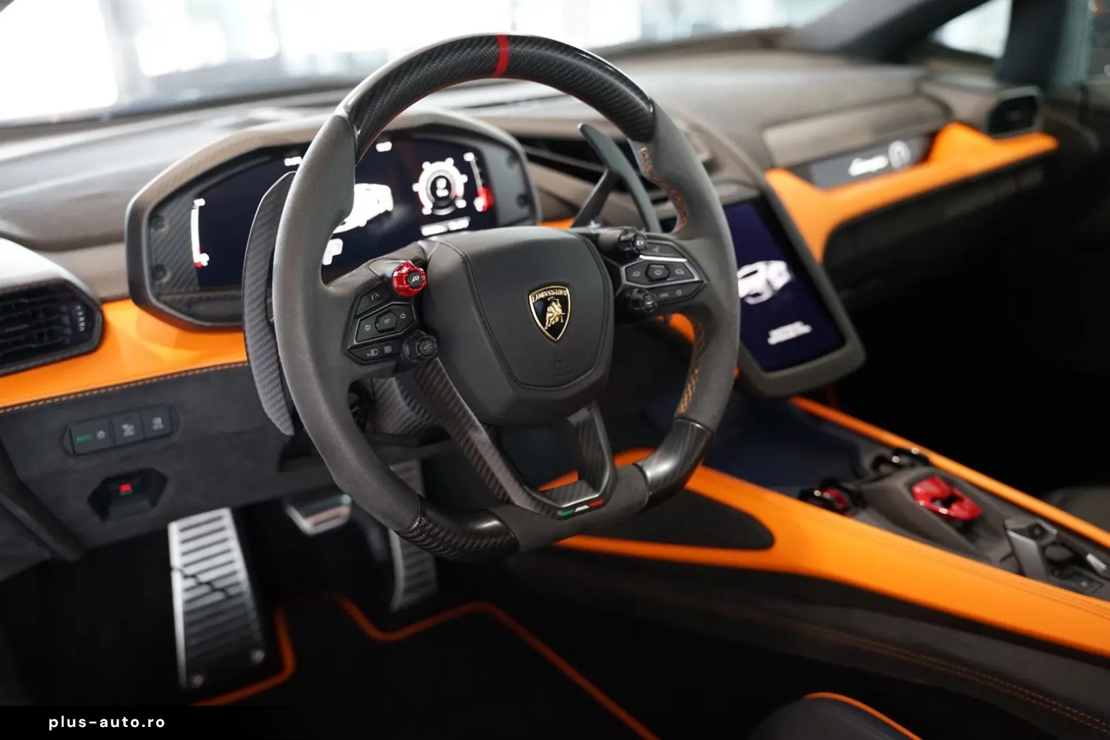 LAMBORGHINI Revuelto