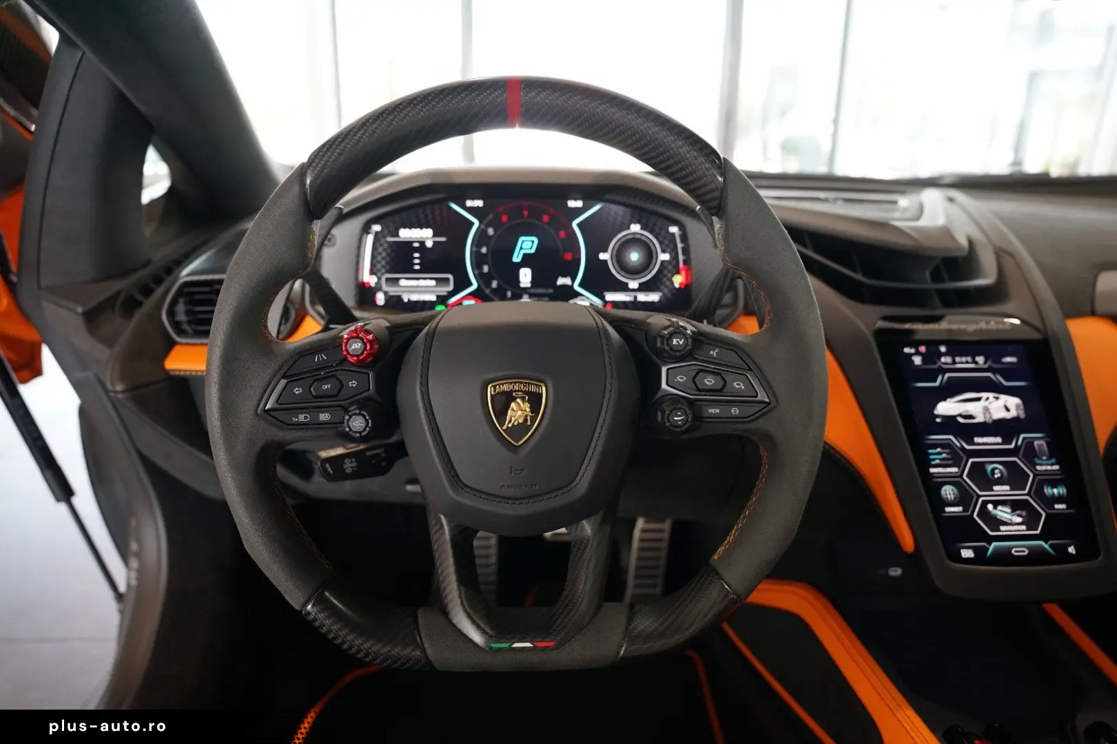 LAMBORGHINI Revuelto