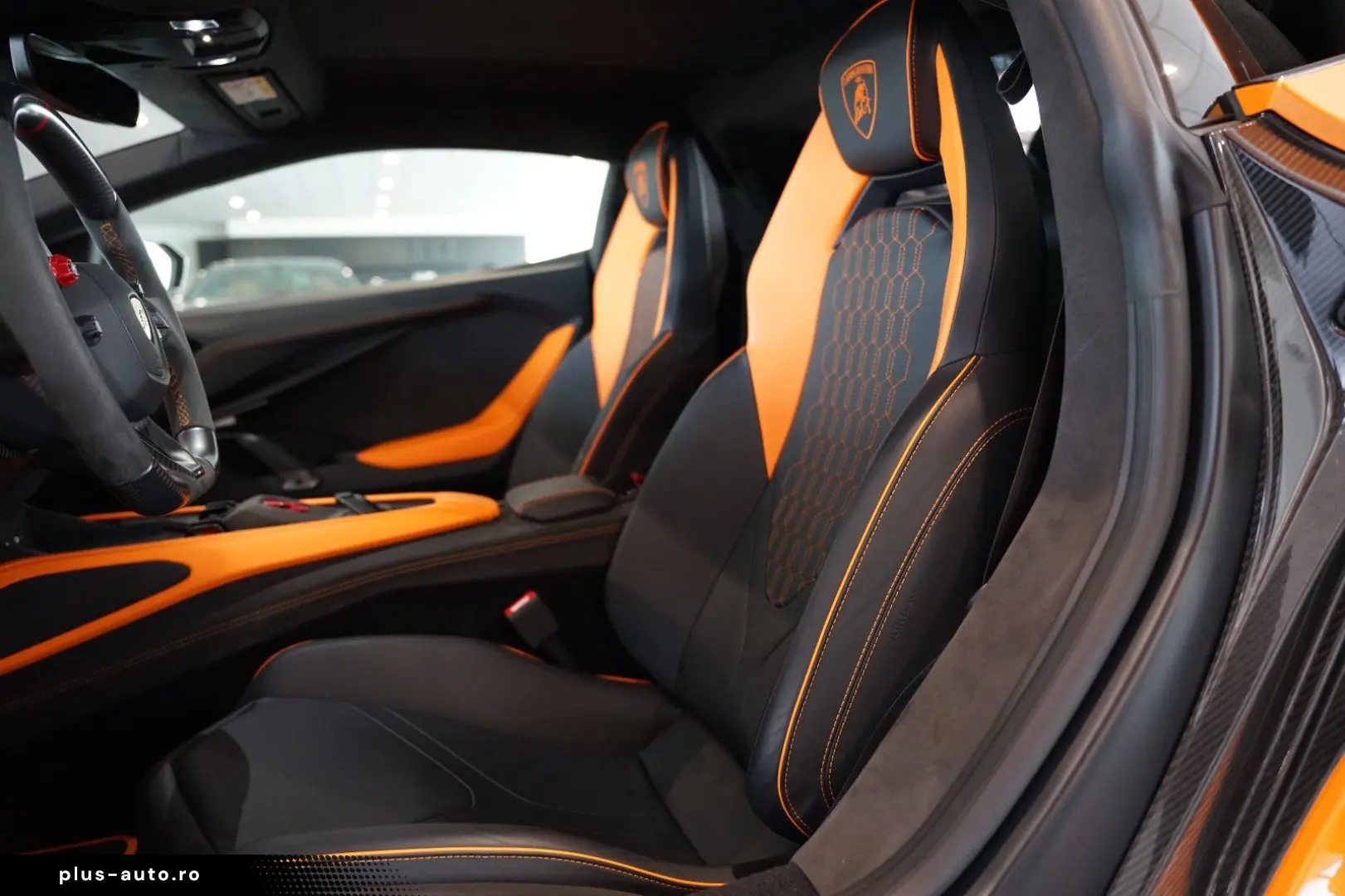 LAMBORGHINI Revuelto