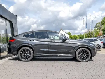 BMW X4 xDrive30d M Sport PANO ACC AHK RFK NAVI LED