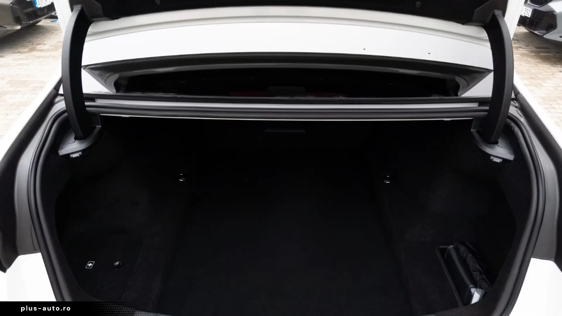 BMW 740d xDrive M Sport   Finanțare Leasing