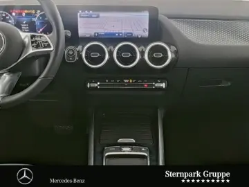 MERCEDES-BENZ GLA 220 d 4M Progressive MultiBeam AHK…