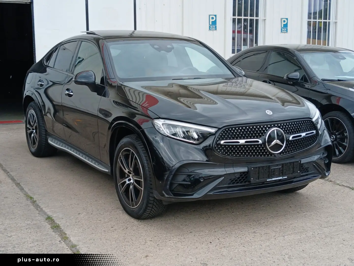 MERCEDES-BENZ GLC300e AMG Coupe 4M_360_KeylessGo_Burmester_