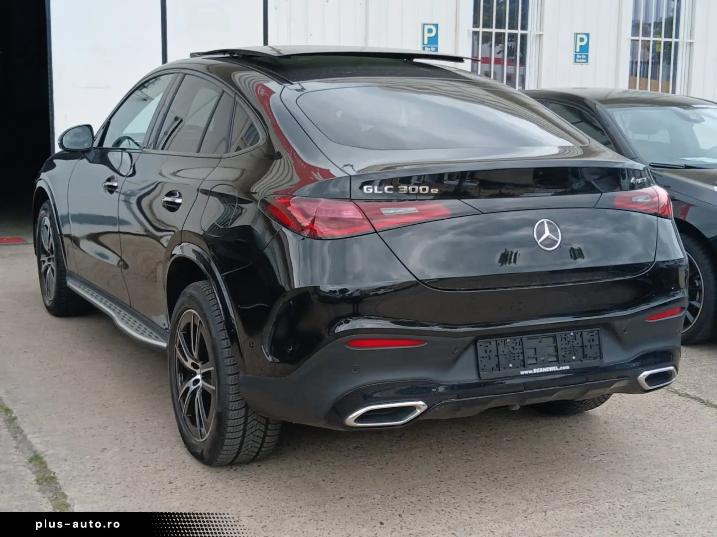 MERCEDES-BENZ GLC300e AMG Coupe 4M_360_KeylessGo_Burmester_