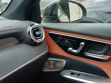 MERCEDES-BENZ GLC300e AMG Coupe 4M_360_KeylessGo_Burmester_