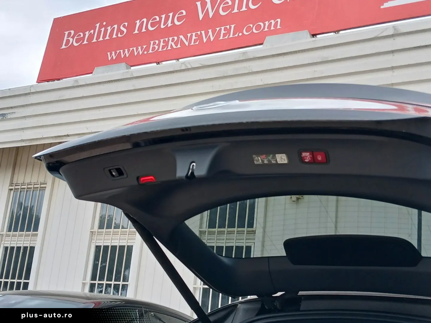 MERCEDES-BENZ GLC300e AMG Coupe 4M_360_KeylessGo_Burmester_
