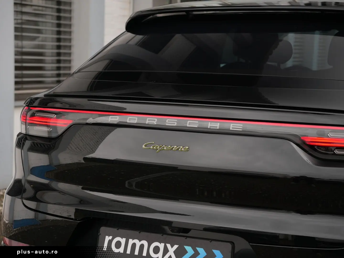 PORSCHE E-Hybrid Coupé PLATINUM-SPORTDESIGN-ACC-AHK-VOLL
