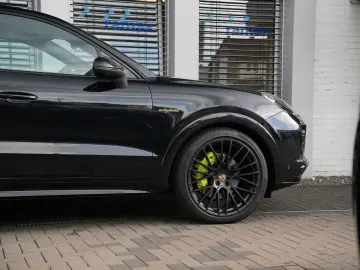 PORSCHE E-Hybrid Coupé PLATINUM-SPORTDESIGN-ACC-AHK-VOLL