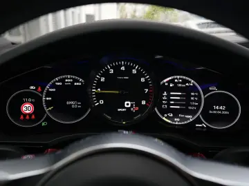 PORSCHE E-Hybrid Coupé PLATINUM-SPORTDESIGN-ACC-AHK-VOLL