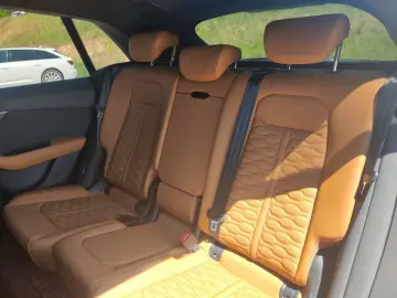 AUDI RSQ8 Performance.- Keramik