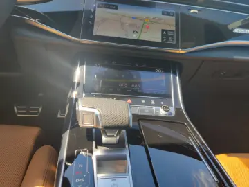 AUDI RSQ8 Performance.- Keramik
