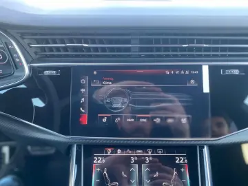 AUDI RS Q8 4.0 TFSI Quatt HUD Pano Softcl. 3DKam