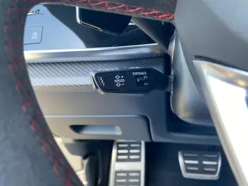 AUDI RS Q8 4.0 TFSI Quatt HUD Pano Softcl. 3DKam