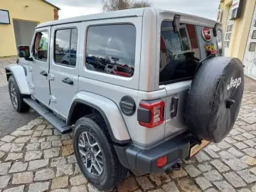 Jeep Wrangler Unlimited 2.0T Sahara - new model