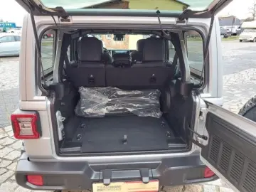Jeep Wrangler Unlimited 2.0T Sahara - new model
