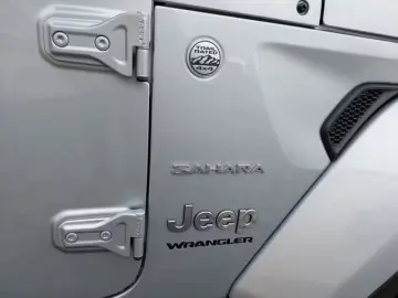 Jeep Wrangler Unlimited 2.0T Sahara - new model