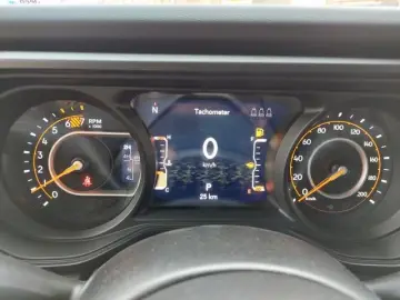Jeep Wrangler Unlimited 2.0T Sahara - new model