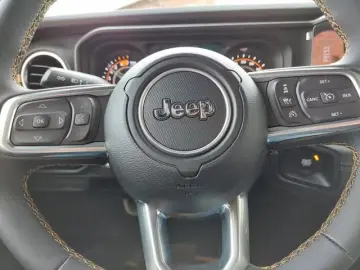 Jeep Wrangler Unlimited 2.0T Sahara - new model