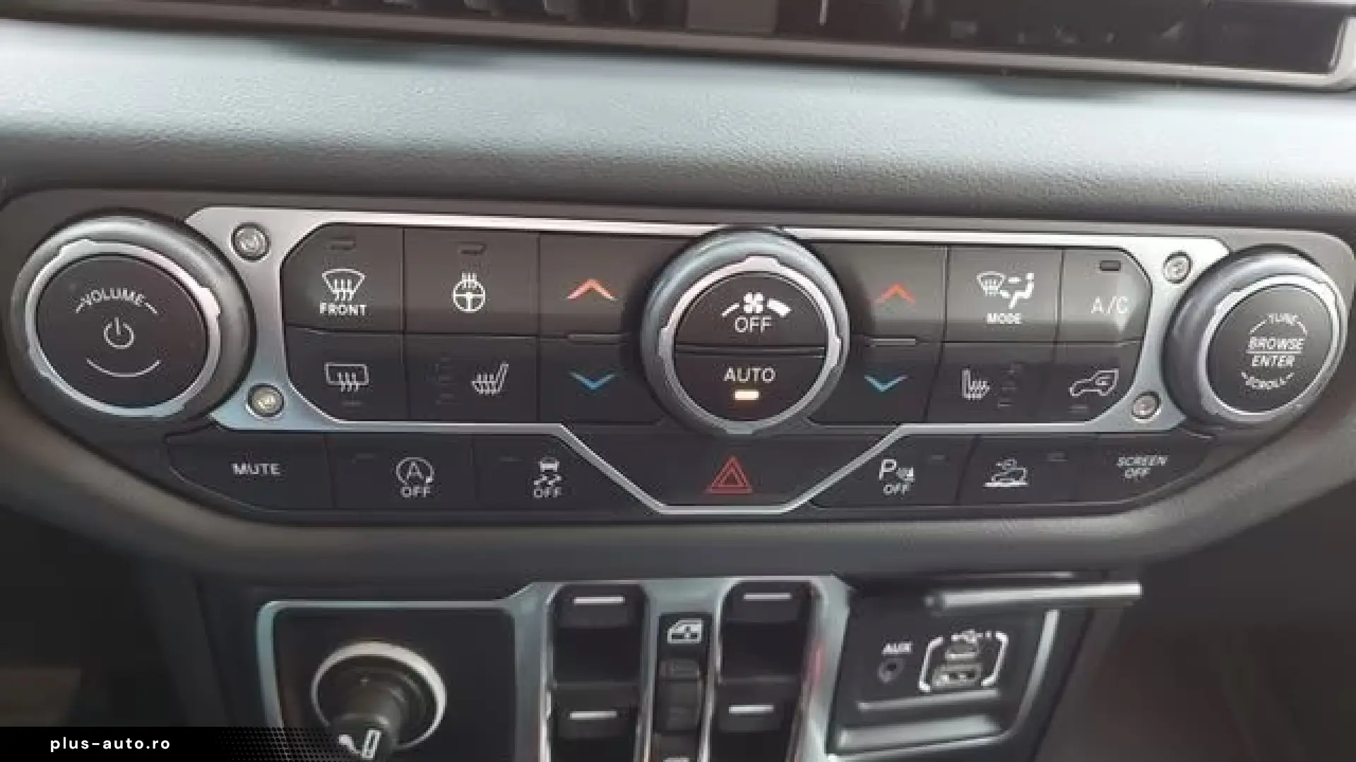 Jeep Wrangler Unlimited 2.0T Sahara - new model