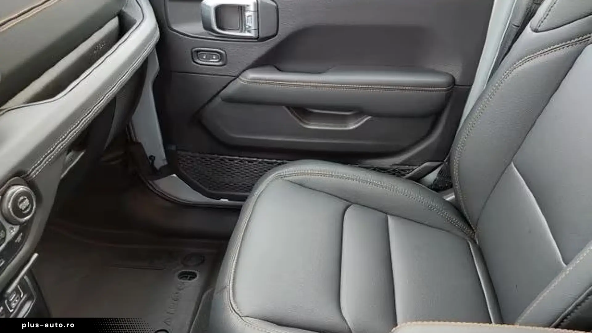 Jeep Wrangler Unlimited 2.0T Sahara - new model