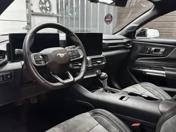FORD Mustang DARK HORSE look  2.3