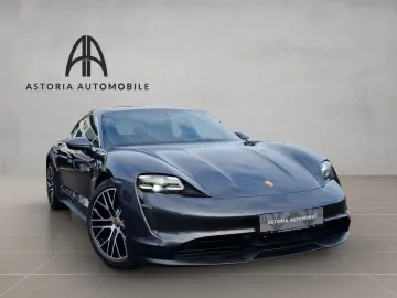 PORSCHE Taycan 4S APPROVED Pano Vierradlen Massage PDLS