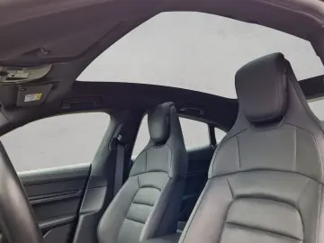 PORSCHE Taycan 4S APPROVED Pano Vierradlen Massage PDLS