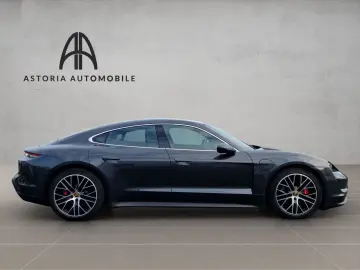 PORSCHE Taycan 4S APPROVED Pano Vierradlen Massage PDLS