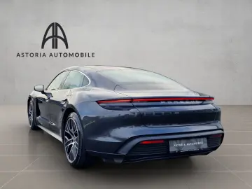 PORSCHE Taycan 4S APPROVED Pano Vierradlen Massage PDLS