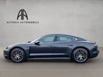 PORSCHE Taycan 4S APPROVED Pano Vierradlen Massage PDLS