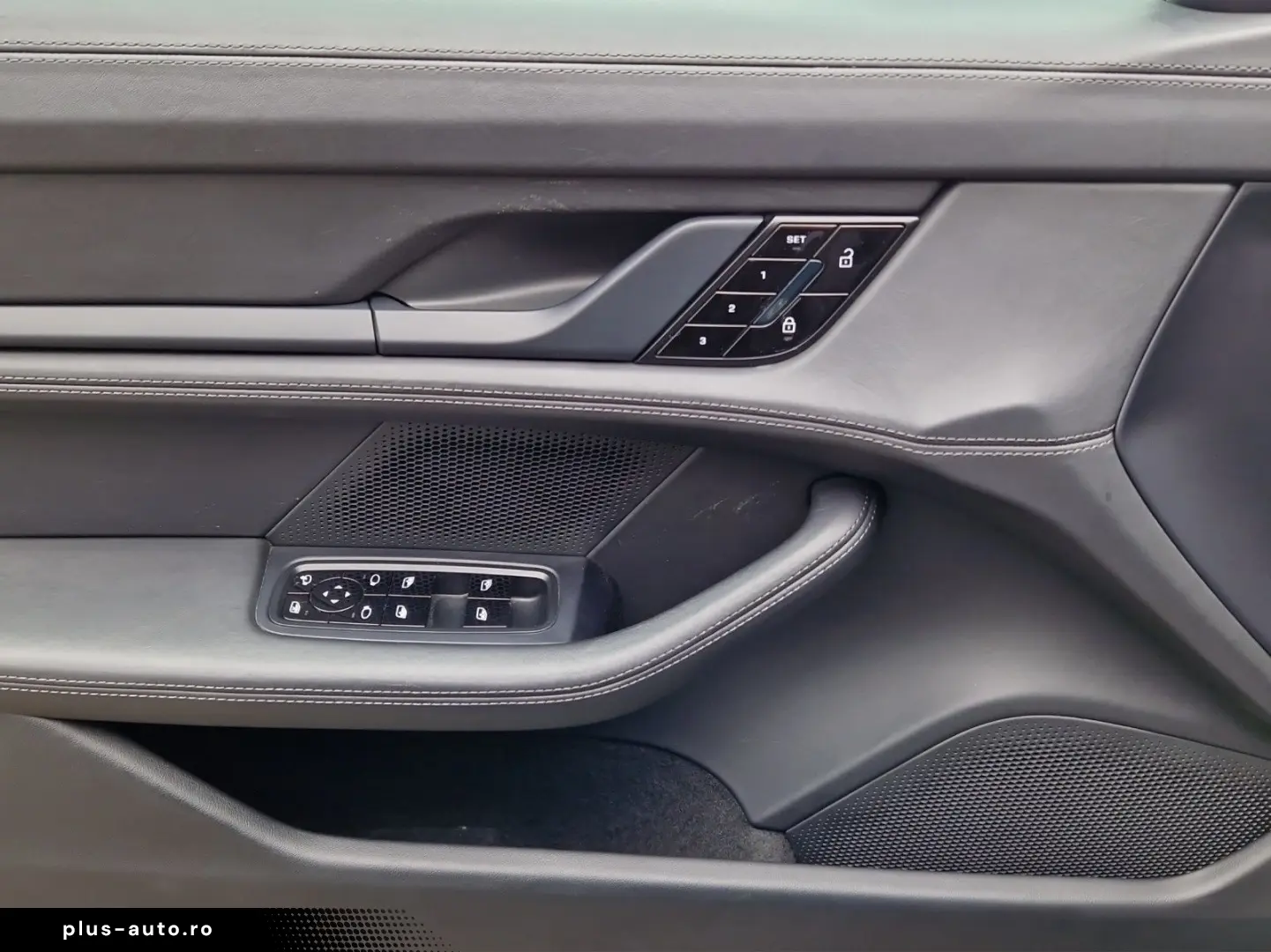 PORSCHE Taycan 4S APPROVED Pano Vierradlen Massage PDLS