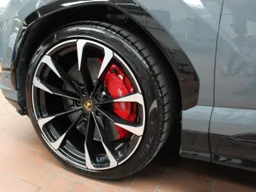LAMBORGHINI Urus 4.0 V8 Sport