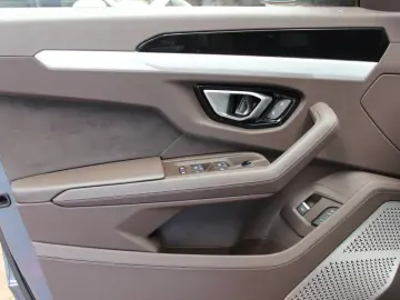 LAMBORGHINI Urus 4.0 V8 Sport