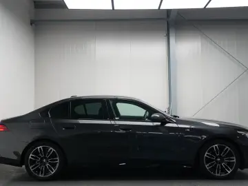 BMW 520d xDrive M Sport ICONIC CARBON 360 KEY HUD