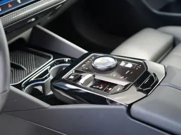 BMW 520d xDrive M Sport ICONIC CARBON 360 KEY HUD