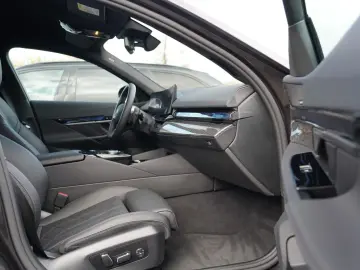 BMW 520d xDrive M Sport ICONIC CARBON 360 KEY HUD