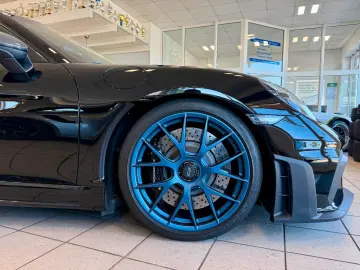 PORSCHE 718 Cayman GT4 RS Weissach   Clubsport   LIFT