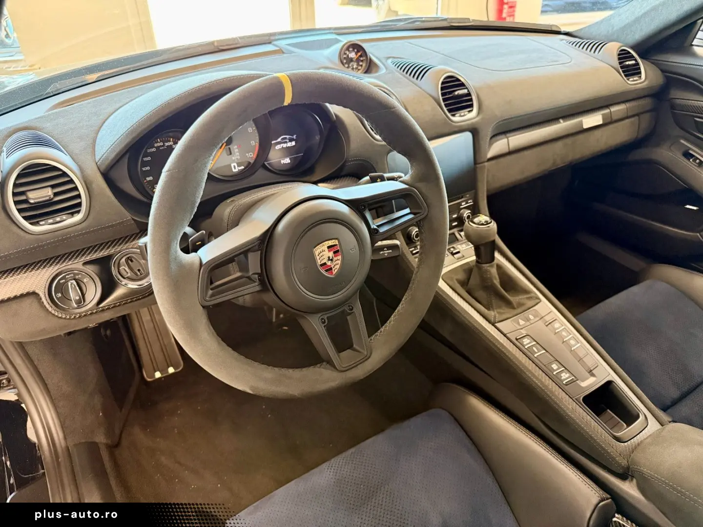 PORSCHE 718 Cayman GT4 RS Weissach   Clubsport   LIFT