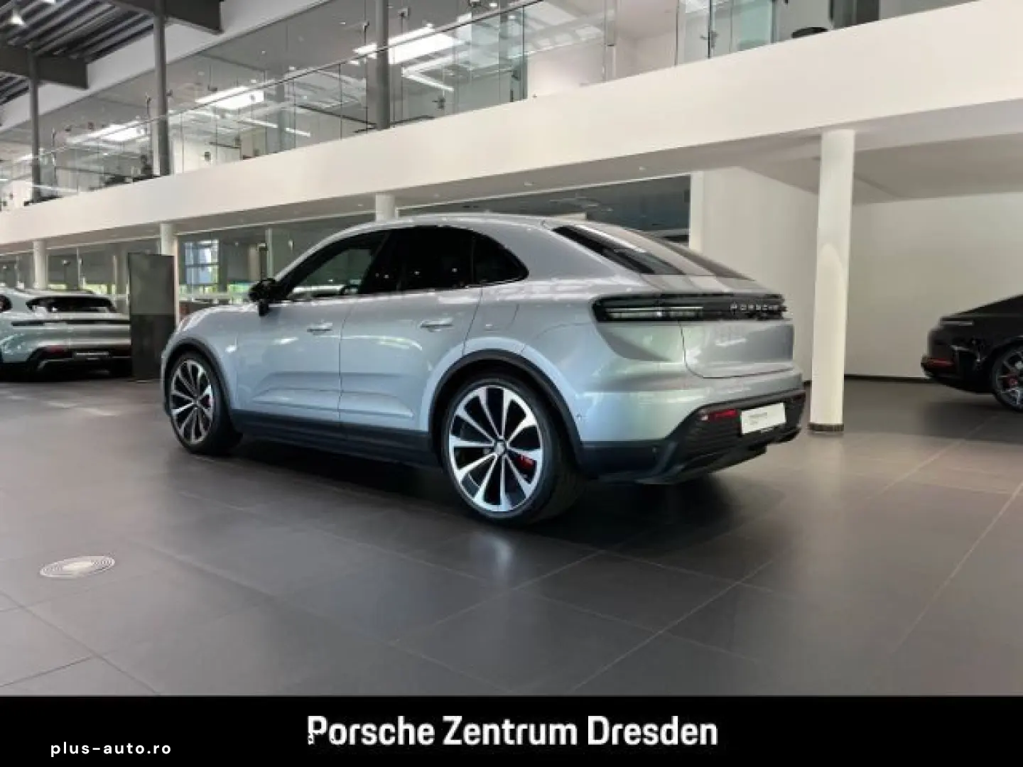 PORSCHE Macan 4S Pano AHK Chrono BOSE Head-Up ParkAssist