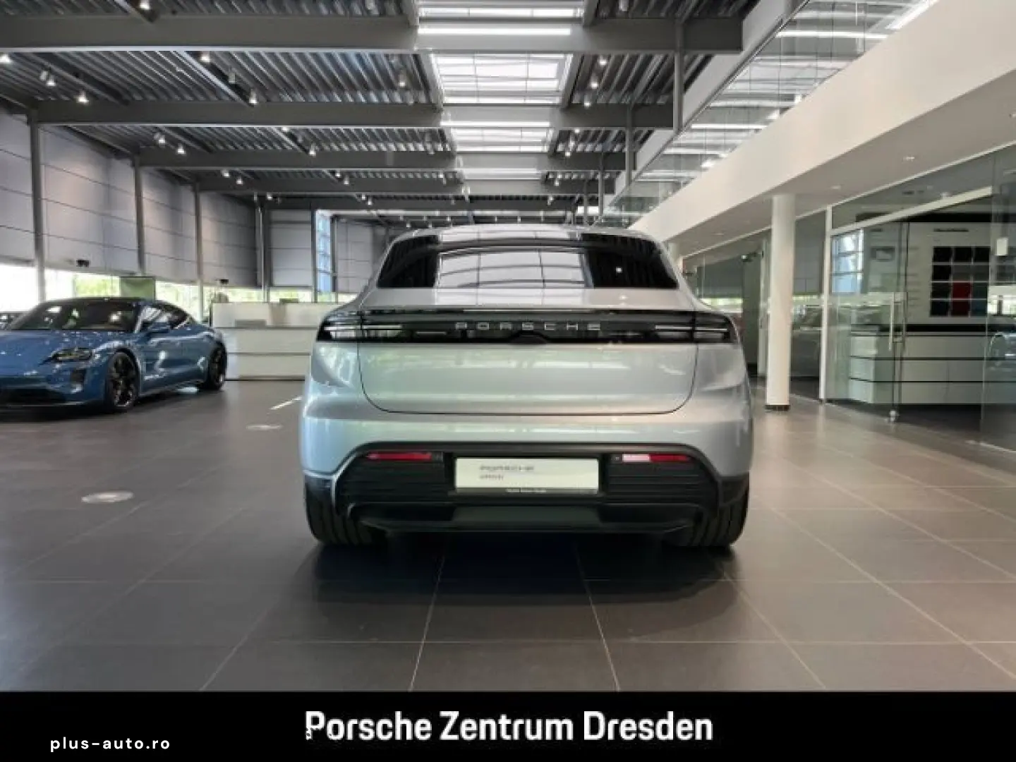 PORSCHE Macan 4S Pano AHK Chrono BOSE Head-Up ParkAssist