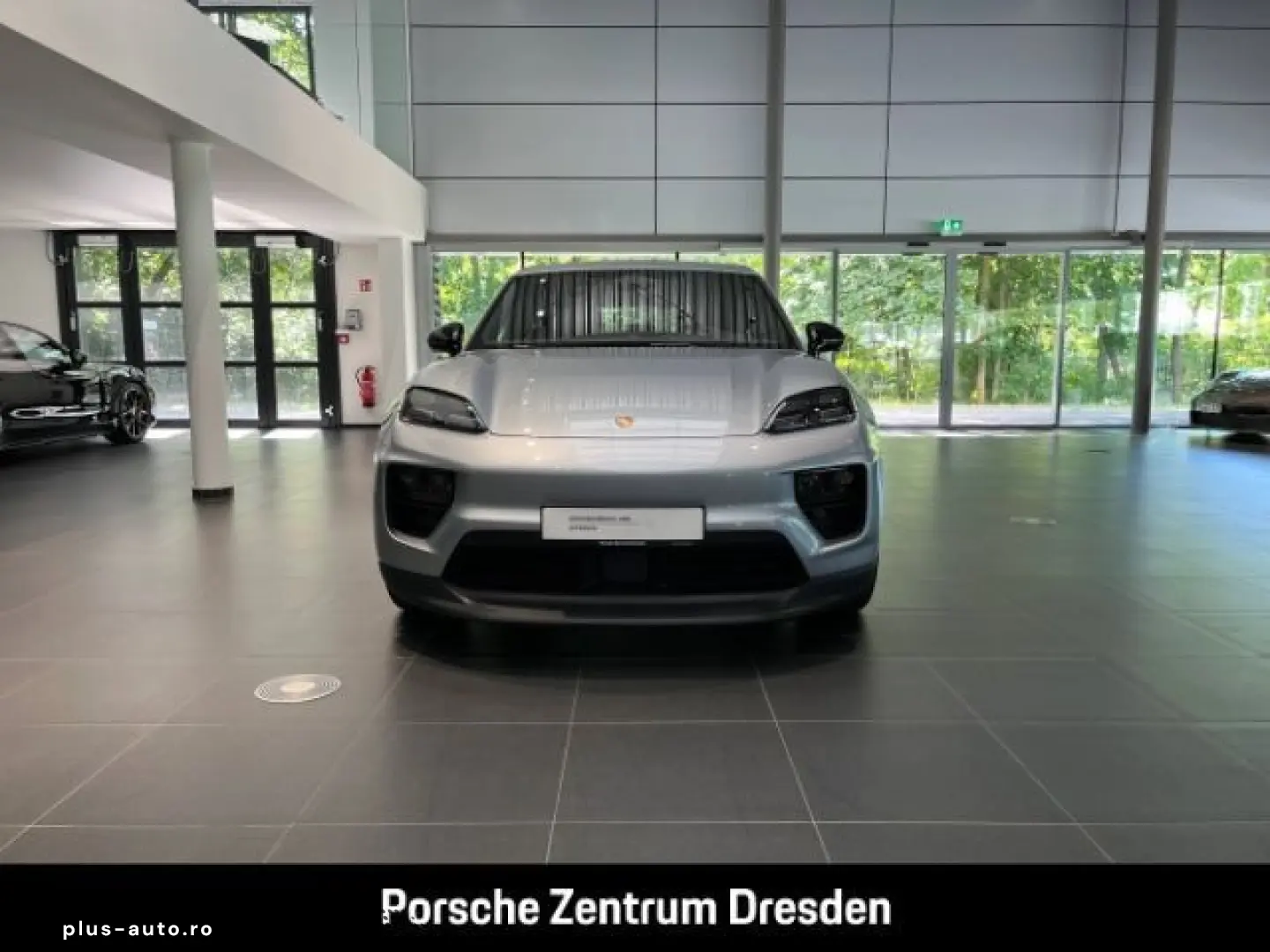 PORSCHE Macan 4S Pano AHK Chrono BOSE Head-Up ParkAssist