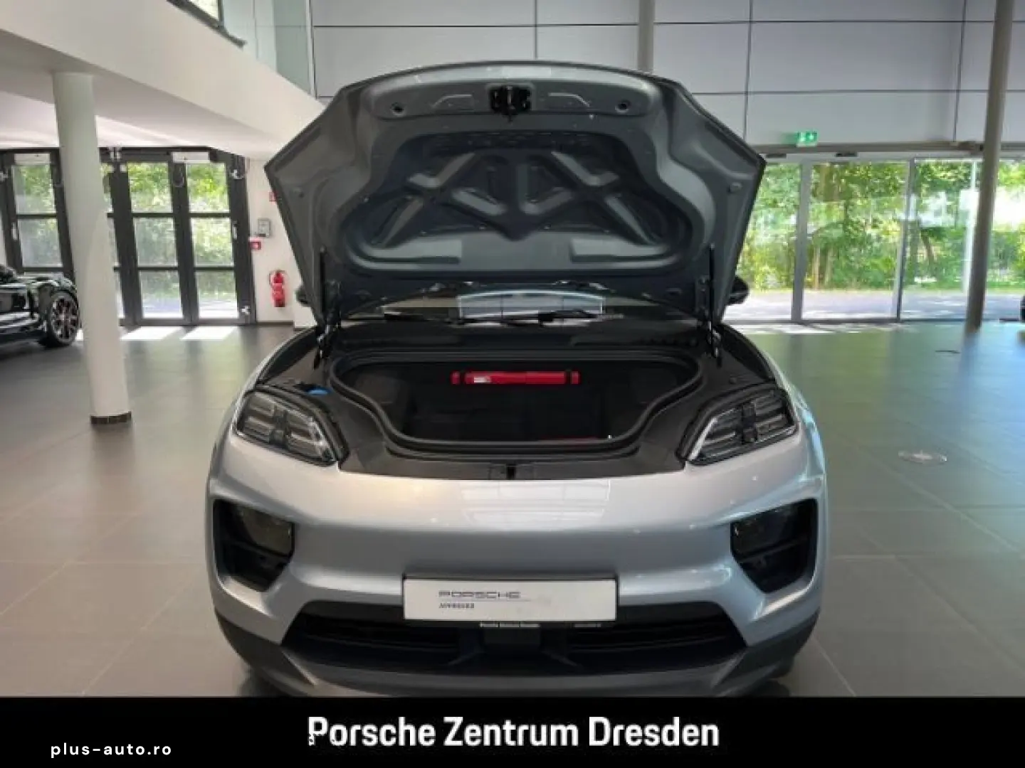 PORSCHE Macan 4S Pano AHK Chrono BOSE Head-Up ParkAssist
