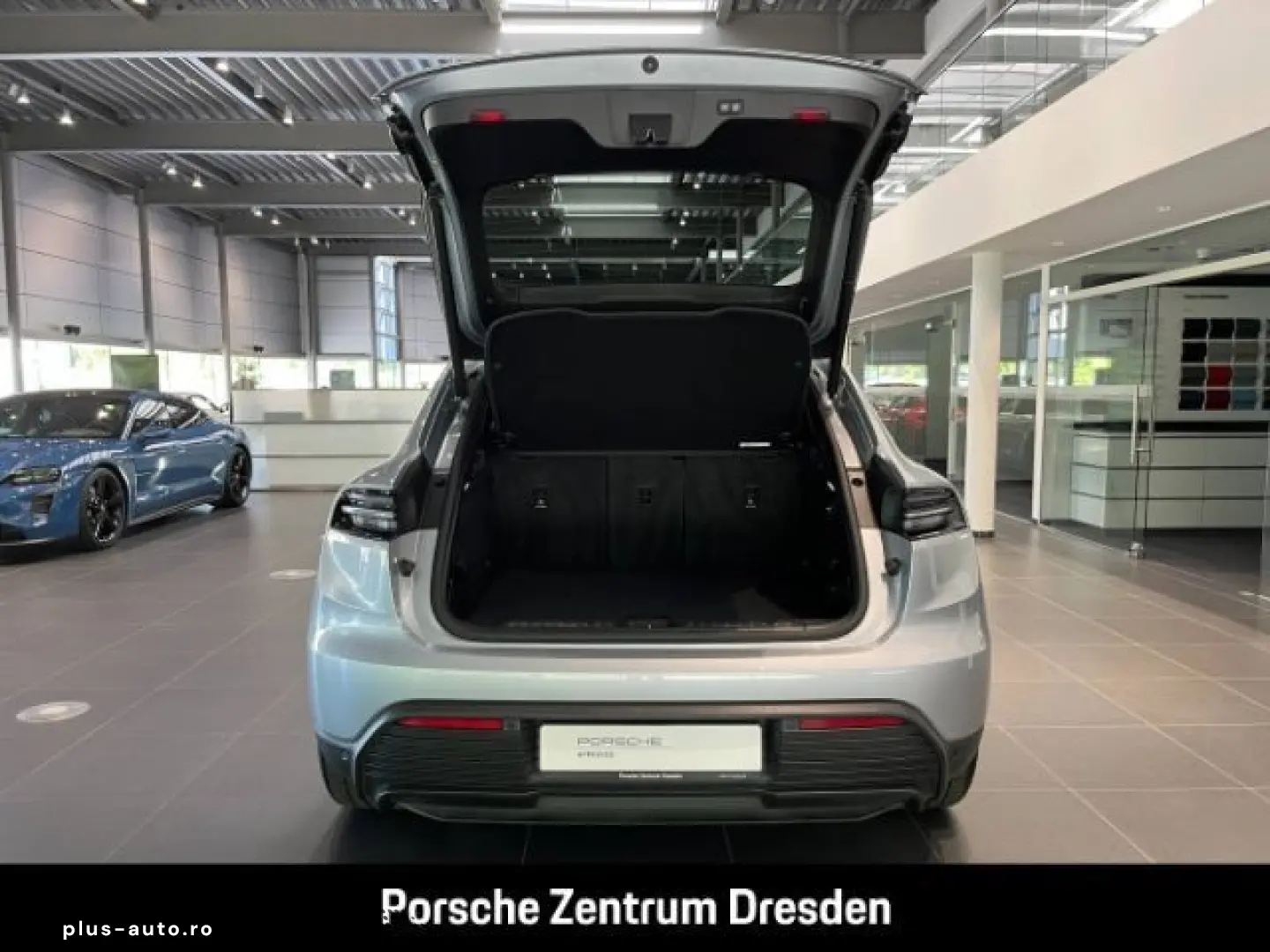 PORSCHE Macan 4S Pano AHK Chrono BOSE Head-Up ParkAssist