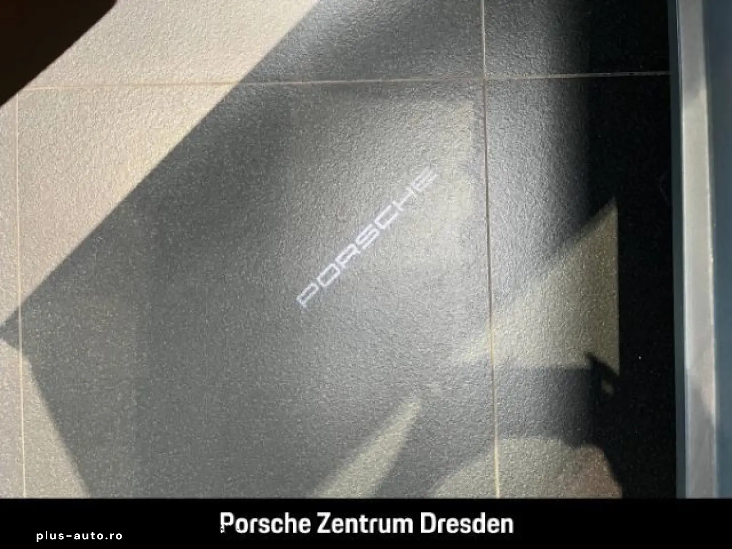 PORSCHE Macan 4S Pano AHK Chrono BOSE Head-Up ParkAssist