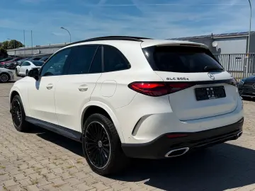 MERCEDES-BENZ GLC 300e AMG Line 4-Matic Panoramadach