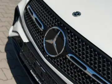 MERCEDES-BENZ GLC 300e AMG Line 4-Matic Panoramadach