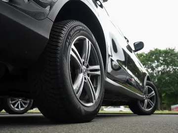 MERCEDES-BENZ GLC 300 e 4M MBUX Navi Kamera Park-Paket