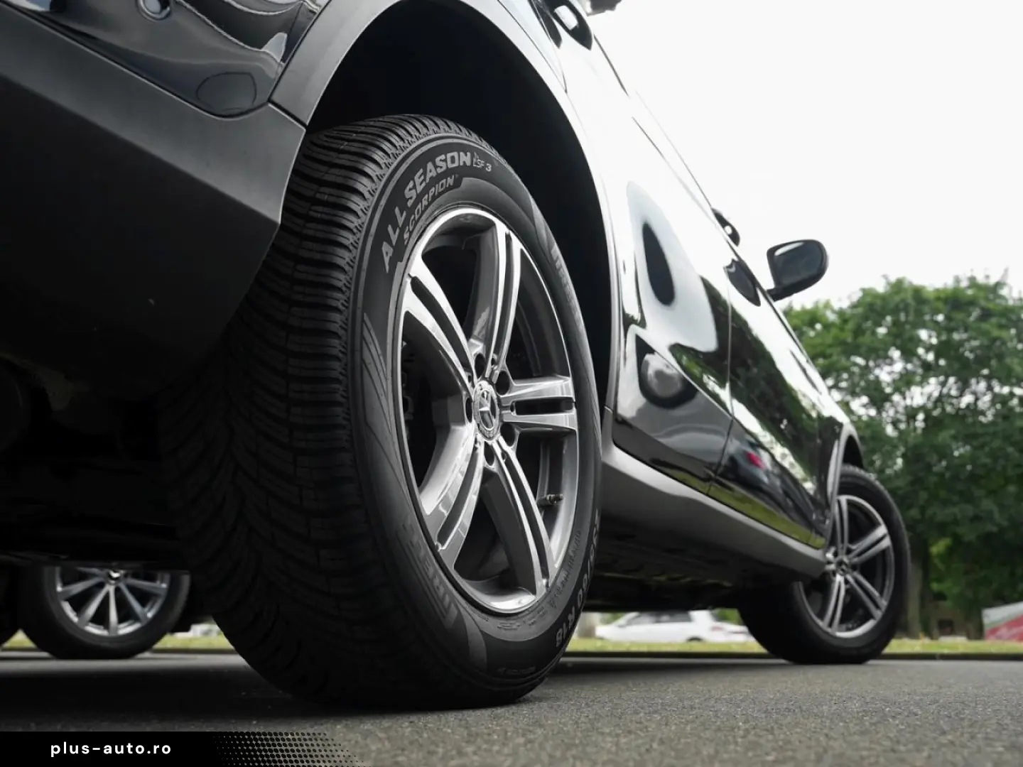 MERCEDES-BENZ GLC 300 e 4M MBUX Navi Kamera Park-Paket