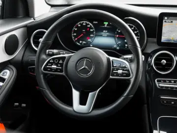 MERCEDES-BENZ GLC 300 e 4M MBUX Navi Kamera Park-Paket
