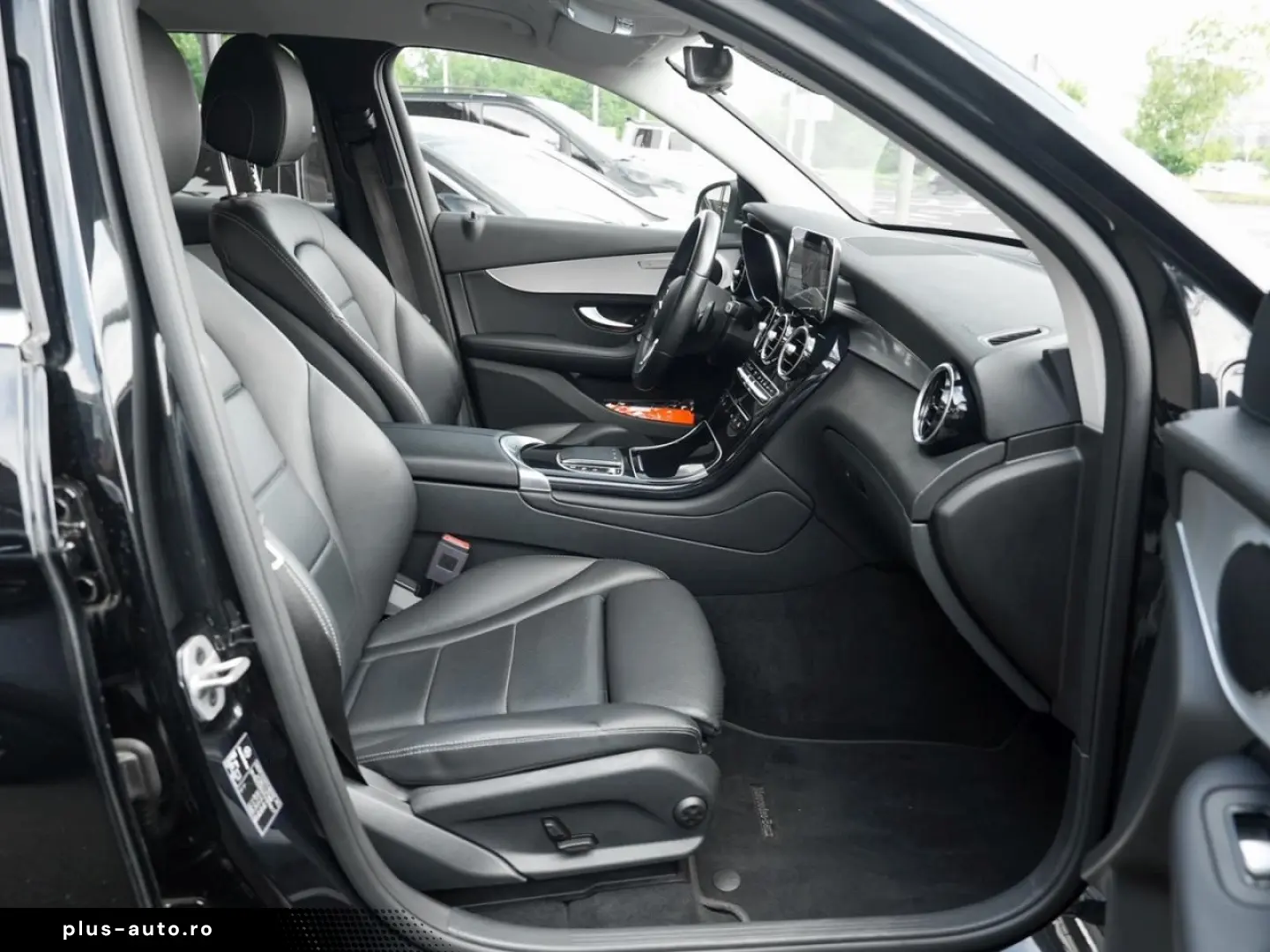 MERCEDES-BENZ GLC 300 e 4M MBUX Navi Kamera Park-Paket